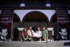 Recibe el Dr. Leonel Rodríguez Benítez el Premio de Ensayo Histórico José C. Valadés