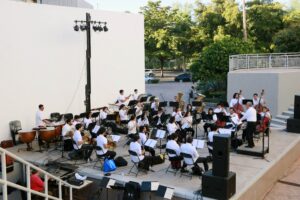Ofrece ameno concierto la Banda Sinfónica Juvenil, en el ágora del ISIC