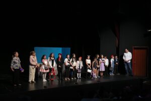 Presentan niños del Taller de Teatro  Infantil del ISIC la obra Ya estamos aquí