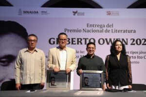 Reciben José Roberto López y Kazuki  Ito Cervera, el Premio Gilberto Owen 2025
