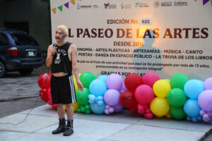 Presenta Judas Tellaeche su singular  pasarela Trash God en el Paseo de las Artes