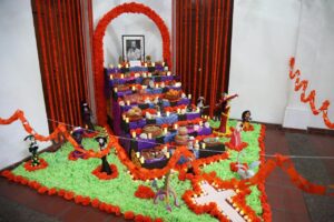 Evocan al pintor Álvaro Blancarte con Altar de Muertos en el MASIN