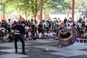 La Compañía Folclórica Sinaloense  “enciende” la Secundaria General No. 8