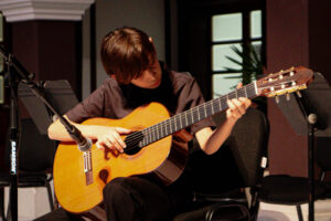 Alumnos de talleres de guitarra popular ofrecen su Presentación de Primavera