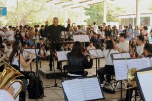 Llevan el ISIC y SUMA,IAP, música, canto y cuentacuentos a las escuelas gracias a Sum-Arte