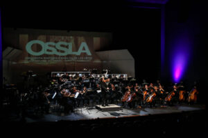 Ovaciona el público a la OSSLA y a Josu Okiñena en el concierto “De Disney a Brahms”