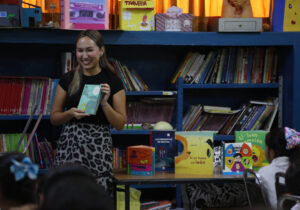 Cuentacuentos y teatro llenan de alegría la Escuela Álvaro Obregón, en Los Huizaches