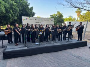 La Orquesta de Guitarras de la UAS comparte su arte en el El Paseo de las Artes