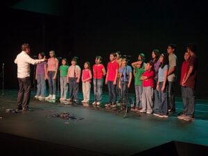 Talento y pasión brillan en el Teatro Socorro Astol con los talleres de música del ISIC