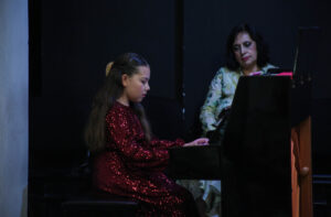 Alumnos de la maestra Milyana Krasteva ofrecen recital de piano en su fin de cursos