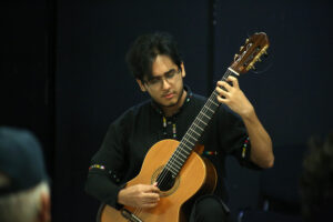 Alumnos de piano y guitarra de la ESAJL comparten su talento en recitales