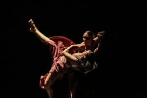 La danza celebra el esfuerzo y la diversidad en función de fin de cursos