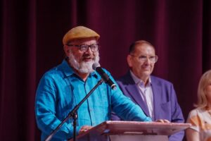 Con un Teatro Ángela Peralta lleno, el Tributo a Los Beatles celebra el FECUSIN 2026 en Mazatlán
