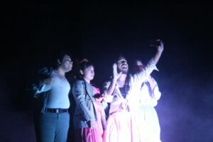 Estudiantes de la UAdO conectan con la propuesta escénica de “Retablo”, en el FECUSIN