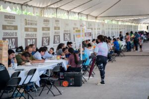 Llega la literatura sinaloense al sector Los Cedros