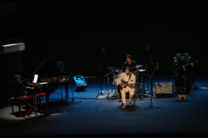 Cris Lobo cautiva al público con un viaje musical entre el jazz, el rock y la tradición